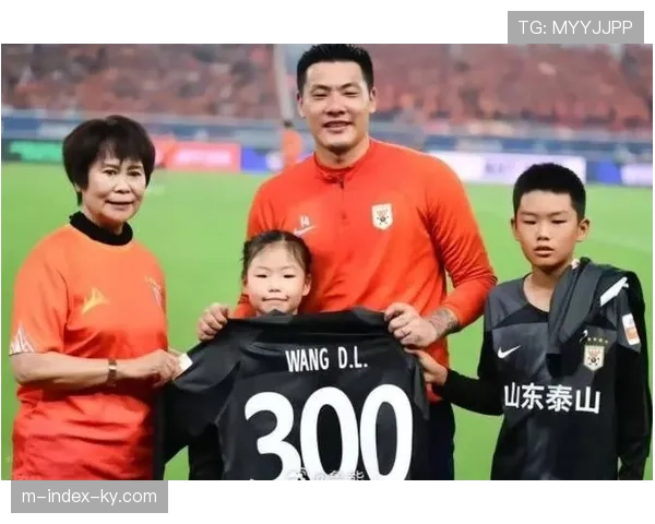 青岛西海岸门将发挥出色 刘世博多次扑救力保球门